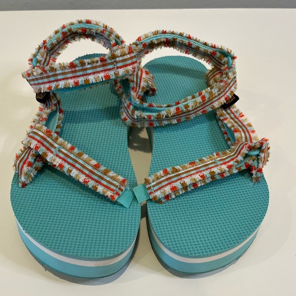 Teva Other - Teva Midform Fray kids size 4